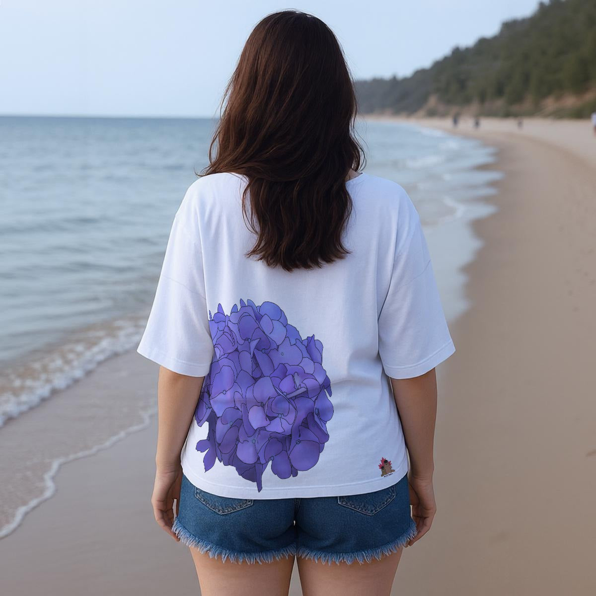Hydrangea - white - casual V-neck tee